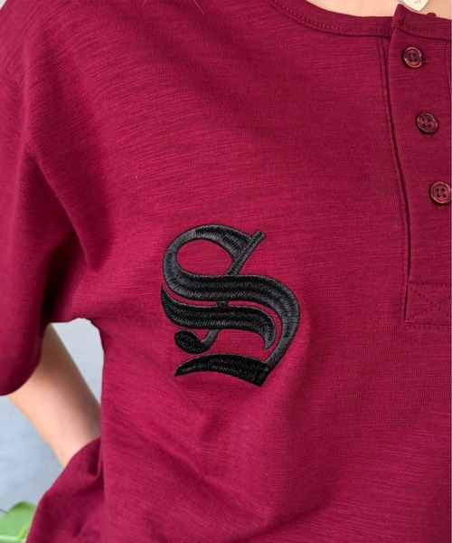 sedacle(セダクル)の「ユニオン刺繍ヘンリースラブTEE(Tシャツ/カットソー・レディース・オフホワイト/ボルドー/ライトブルー/ブラック・LARGE/MEDIUM/SMALL)」の10枚目の写真