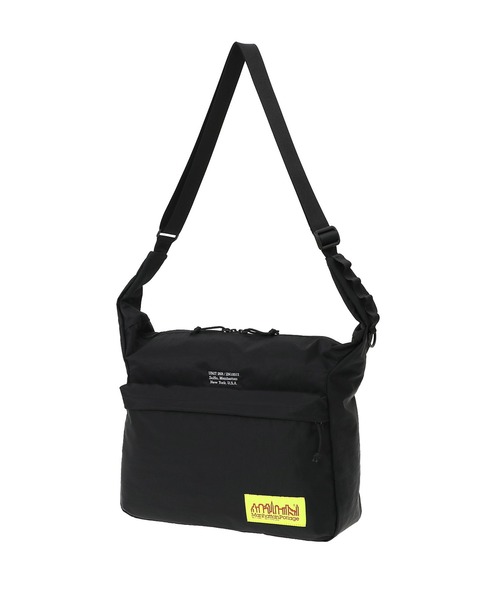 Manhattan Portage(マンハッタンポーテージ)の「VERRAZZANO SHOULDER BAG CORDURA GRINZA IRONWOOD(ショルダーバッグ・メンズ・ブラック・LARGE)」の2枚目の写真