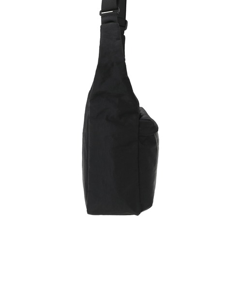 Manhattan Portage(マンハッタンポーテージ)の「VERRAZZANO SHOULDER BAG CORDURA GRINZA IRONWOOD(ショルダーバッグ・メンズ・ブラック・LARGE)」の4枚目の写真