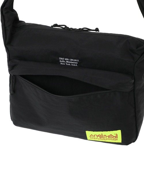 Manhattan Portage(マンハッタンポーテージ)の「VERRAZZANO SHOULDER BAG CORDURA GRINZA IRONWOOD(ショルダーバッグ・メンズ・ブラック・LARGE)」の8枚目の写真