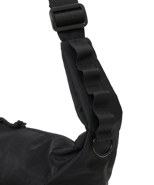 Manhattan Portage(マンハッタンポーテージ)の「VERRAZZANO SHOULDER BAG CORDURA GRINZA IRONWOOD(ショルダーバッグ・メンズ・ブラック・LARGE)」の10枚目の写真