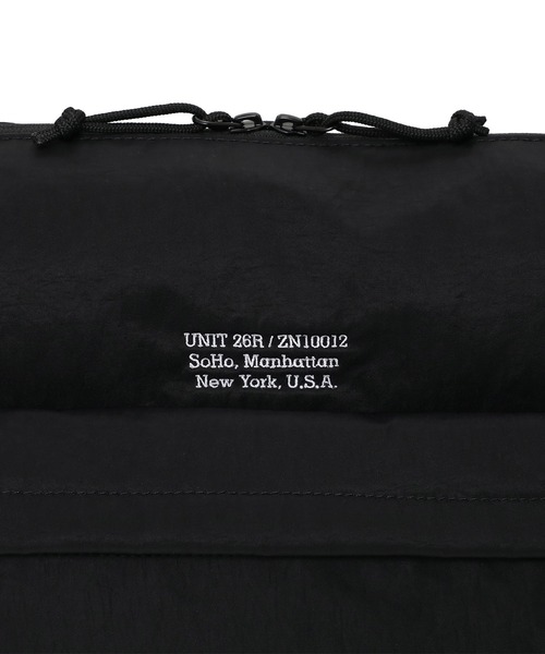 Manhattan Portage(マンハッタンポーテージ)の「VERRAZZANO SHOULDER BAG CORDURA GRINZA IRONWOOD(ショルダーバッグ・メンズ・ブラック・LARGE)」の11枚目の写真