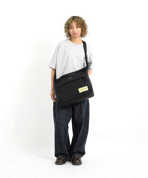 Manhattan Portage(マンハッタンポーテージ)の「VERRAZZANO SHOULDER BAG CORDURA GRINZA IRONWOOD(ショルダーバッグ・メンズ・ブラック・LARGE)」の14枚目の写真