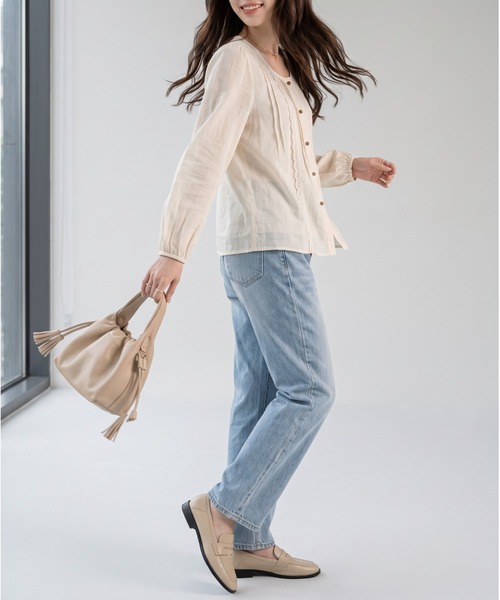 umune(ウムネ)の「シアーブラウス 長袖 フロントピンタック ハシゴレース 透け感 シースルー 羽織り 冷房対策 上品 トップス 秋 冬(シャツ/ブラウス・レディース・オフホワイト/ライトブルー/アイボリー・FREE)」の4枚目の写真