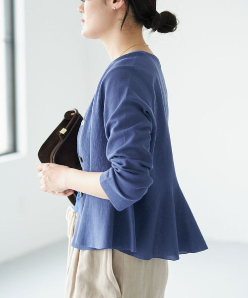 IENA（イエナ）の「《手洗い可》FILMYペプラムカーディガン（カーディガン/ボレロ・レディース・グレー/ブルー系その他/ブラック・FREE）」の3枚目の写真