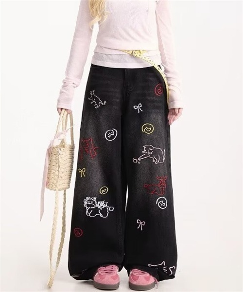 FREE STYLISTS(フリー スタイリスト)の「刺繍柄ワイドデニムパンツ(デニムパンツ・レディース・ブラック・XL/L/S/M)」の4枚目の写真