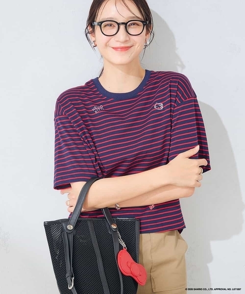 a.v.v(アーヴェヴェ)の「HELLO KITTY クロップドTシャツ(Tシャツ/カットソー・レディース・ネイビー/ホワイト・39)」の1枚目の写真