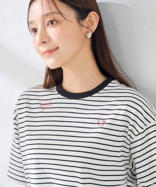 a.v.v(アーヴェヴェ)の「HELLO KITTY クロップドTシャツ(Tシャツ/カットソー・レディース・ネイビー/ホワイト・39)」の5枚目の写真
