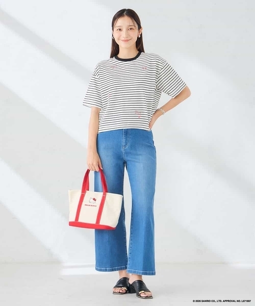 a.v.v(アーヴェヴェ)の「HELLO KITTY クロップドTシャツ(Tシャツ/カットソー・レディース・ネイビー/ホワイト・39)」の18枚目の写真