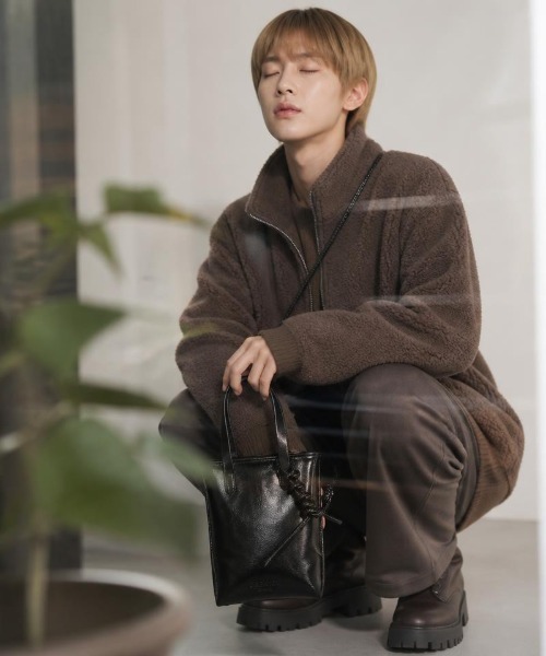 Burner(バーナー)の「【Leathen Leather(レーセンレザー)】マグネット開閉 縦型ミニ2WAYバッグ lea-handbag-7-10【RBT】(ハンドバッグ・メンズ・ブラック/シルバー・FREE)」の12枚目の写真