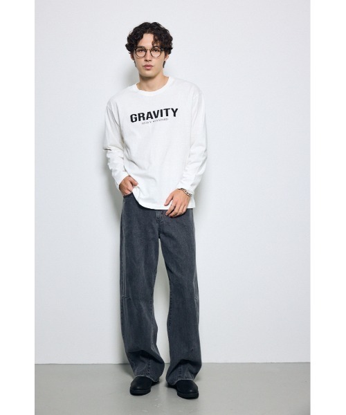 AZUL by moussy（アズールバイマウジー）の「ロゴプリントロンT 秋服 冬服　Tシャツ　長袖（Tシャツ/カットソー・メンズ・ホワイト/ブラック・MEDIUM/LARGE/SMALL）」の5枚目の写真