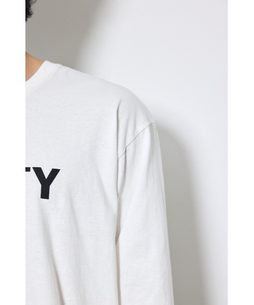 AZUL by moussy（アズールバイマウジー）の「ロゴプリントロンT 秋服 冬服　Tシャツ　長袖（Tシャツ/カットソー・メンズ・ホワイト/ブラック・MEDIUM/LARGE/SMALL）」の10枚目の写真