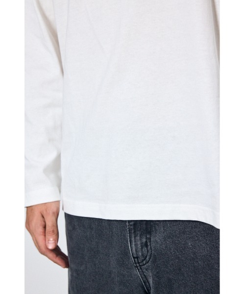 AZUL by moussy（アズールバイマウジー）の「ロゴプリントロンT 秋服 冬服　Tシャツ　長袖（Tシャツ/カットソー・メンズ・ホワイト/ブラック・MEDIUM/LARGE/SMALL）」の12枚目の写真