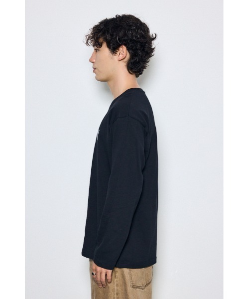 AZUL by moussy（アズールバイマウジー）の「ロゴプリントロンT 秋服 冬服　Tシャツ　長袖（Tシャツ/カットソー・メンズ・ホワイト/ブラック・MEDIUM/LARGE/SMALL）」の16枚目の写真