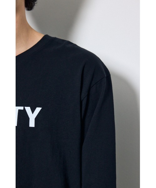 AZUL by moussy（アズールバイマウジー）の「ロゴプリントロンT 秋服 冬服　Tシャツ　長袖（Tシャツ/カットソー・メンズ・ホワイト/ブラック・MEDIUM/LARGE/SMALL）」の19枚目の写真