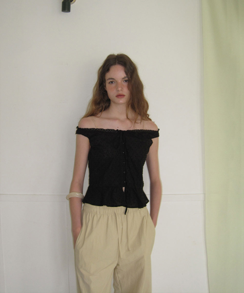 APPAREL ARCHIVE（アパレルアーカイブ）の「Corti nylon wide pants - Beige（スウェットパンツ・レディース・その他・FREE）」の5枚目の写真
