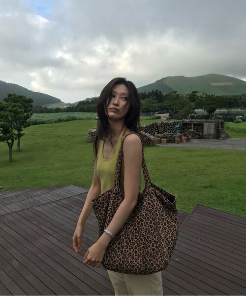 APPAREL ARCHIVE（アパレルアーカイブ）の「Corti nylon wide pants - Beige（スウェットパンツ・レディース・その他・FREE）」の6枚目の写真