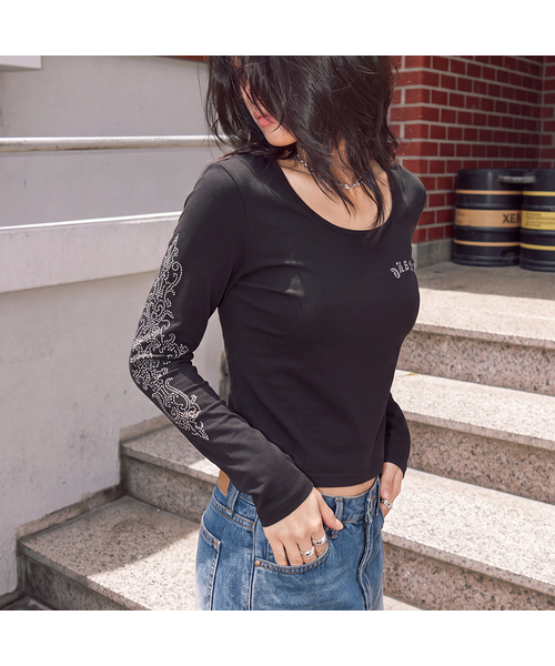 GRAVER（グレーバー）の「[WOMAN]G SIM Uネック ロングスリーブ_2color（Tシャツ/カットソー・レディース・ブラック/ホワイト・FREE）」の2枚目の写真