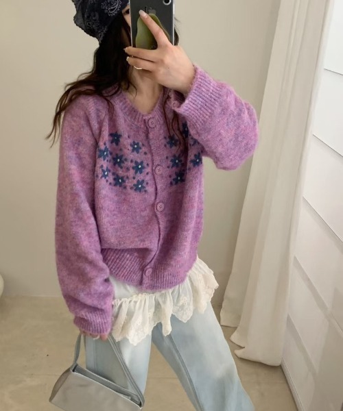Ritzy(リッツィー)の「花柄刺繍 クルーネック ニットカーディガン(カーディガン/ボレロ・レディース・アイボリー/ダークグレー/グレー/パープル・FREE)」の6枚目の写真