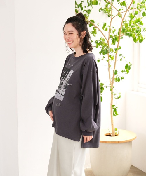 LEPSIM(レプシィム)の「【産前・産後対応】マタニティ/フォトプリント長袖T 1069220(マタニティウェア/グッズ・レディース・チャコールグレー/オフホワイト・FREE)」の4枚目の写真