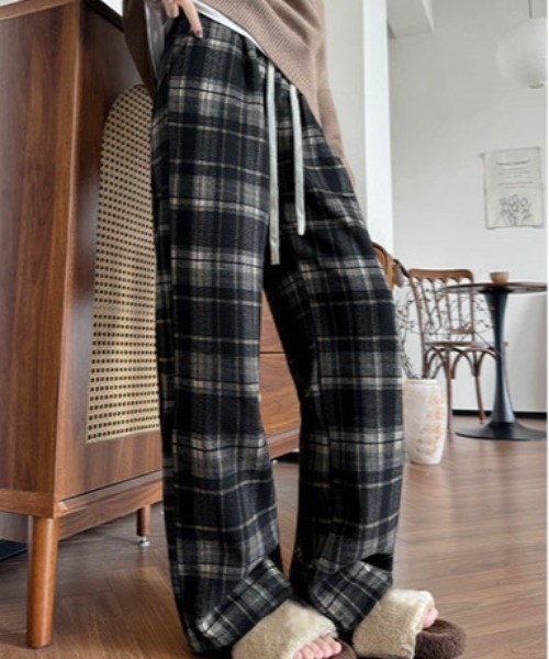 ＆soiree（アンドソワレ）の「レトロチェックイージーストレートワイドパンツ（その他パンツ・レディース・ブラック/ブラウン・SMALL/MEDIUM/LARGE/X-LARGE）」の7枚目の写真