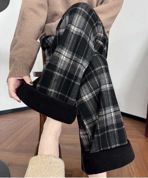 ＆soiree（アンドソワレ）の「レトロチェックイージーストレートワイドパンツ（その他パンツ・レディース・ブラック/ブラウン・SMALL/MEDIUM/LARGE/X-LARGE）」の8枚目の写真