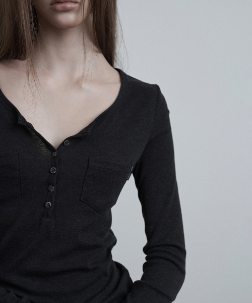 INEGI(イネギ)の「Double Pocket Button Long Sleeve (charcoal)(Tシャツ/カットソー・レディース・その他・ONE SIZE)」の2枚目の写真