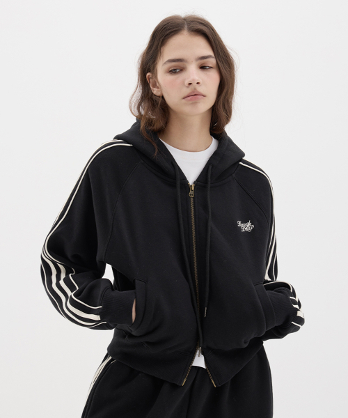 DANGLEDROP(ダングルドロップ)の「DGDP ロゴ トラック クロップドフードジップアップ_ブラック(パーカー・レディース・その他・SMALL/MEDIUM)」の3枚目の写真
