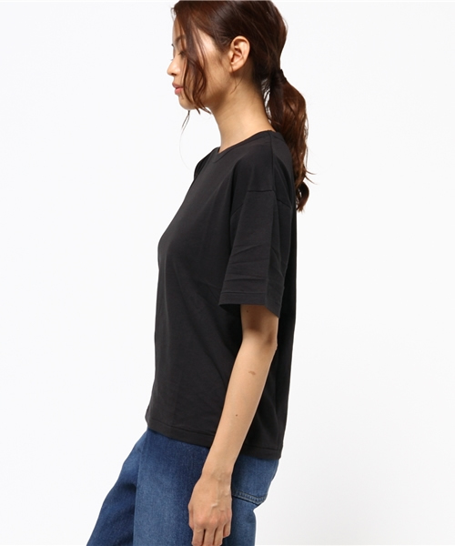MOUSSY（マウジー）の「HALF SLEEVE TEE J（Tシャツ/カットソー・レディース・ホワイト/ライトブラック/レッド/ベージュ・FREE）」の6枚目の写真