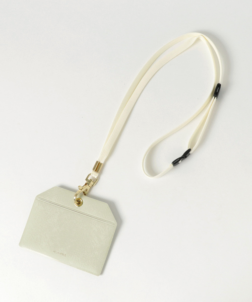 HIGHTIDE（ハイタイド）の「classic クラシック IDカードホルダー パスケース 定期入れ（パスケース・レディース・ブラウン/レッド/グリーン/ネイビー/ブラック/アイボリー/ホワイト・FREE）」の3枚目の写真