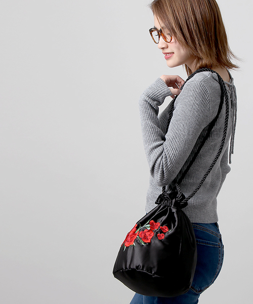 WEGO（ウィゴー）の「WEGO/フラワー刺繍サテン巾着バッグ（ショルダー