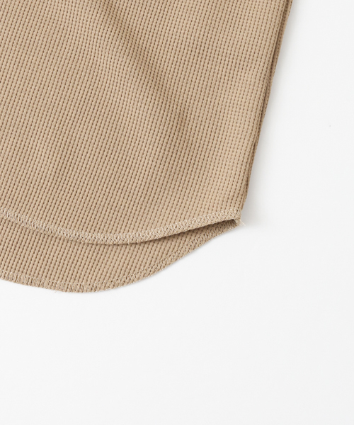 URBAN RESEARCH（アーバンリサーチ）の「機能素材サーマルカットソー（Tシャツ/カットソー・レディース・ベージュ/オフホワイト/ブラック/レッド・FREE）」の8枚目の写真