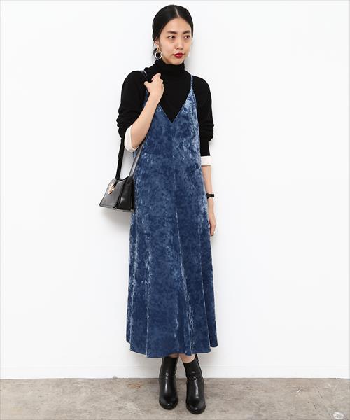 ADAM ET ROPE'（アダムエロペ）の「ベロアヘムフレアキャミドレス（ワンピース・レディース・キャメル/ダークグリーン/ブルー・FREE）」の3枚目の写真