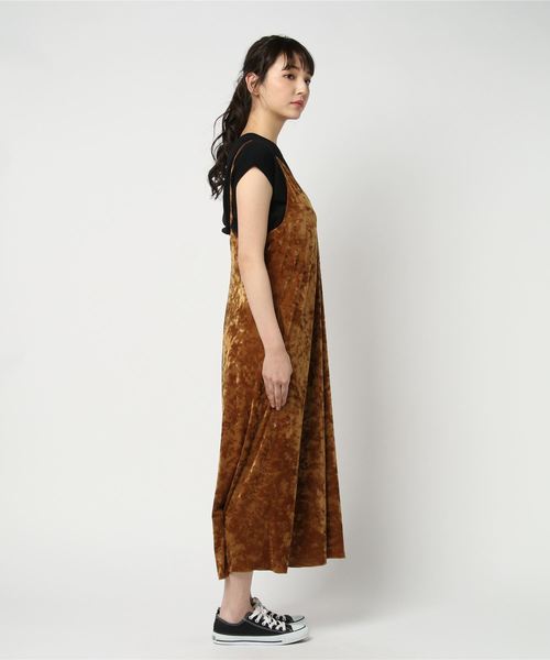 ADAM ET ROPE'（アダムエロペ）の「ベロアヘムフレアキャミドレス（ワンピース・レディース・キャメル/ダークグリーン/ブルー・FREE）」の8枚目の写真