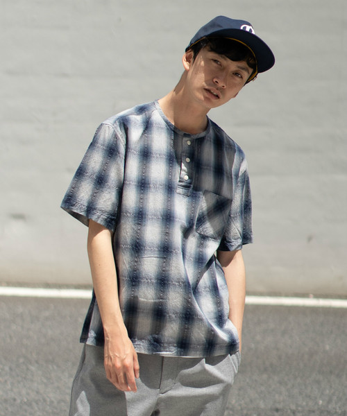 L&H(エルアンドエイチ)の「プルオーバークルーネック半袖チェックシャツ(シャツ/ブラウス・メンズ・ブルー/ネイビー・MEDIUM/LARGE)」の1枚目の写真