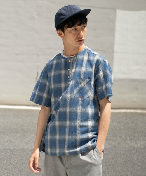 L&H(エルアンドエイチ)の「プルオーバークルーネック半袖チェックシャツ(シャツ/ブラウス・メンズ・ブルー/ネイビー・MEDIUM/LARGE)」の2枚目の写真