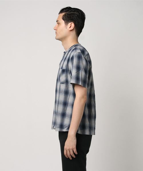 L&H(エルアンドエイチ)の「プルオーバークルーネック半袖チェックシャツ(シャツ/ブラウス・メンズ・ブルー/ネイビー・MEDIUM/LARGE)」の3枚目の写真