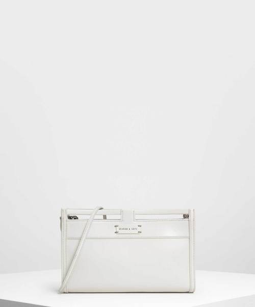 CHARLES & KEITH(チャールズ & キース)の「クラシッククラッチ / Classic Clutch(クラッチバッグ・レディース・ブラック/レッド/クリーム・S)」の3枚目の写真