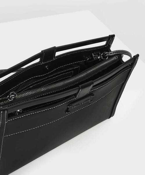 CHARLES & KEITH(チャールズ & キース)の「クラシッククラッチ / Classic Clutch(クラッチバッグ・レディース・ブラック/レッド/クリーム・S)」の9枚目の写真