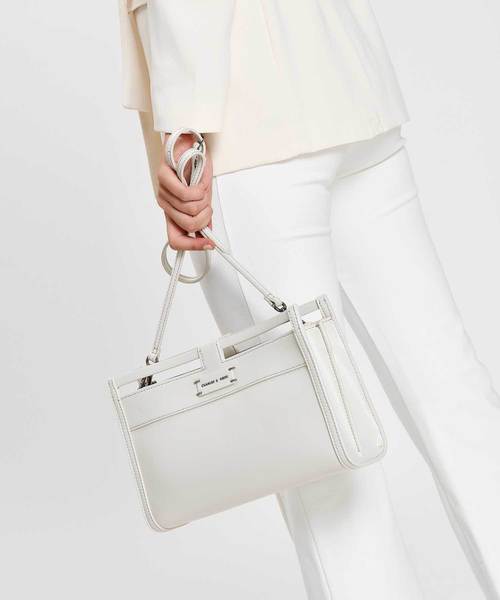 CHARLES & KEITH(チャールズ & キース)の「クラシッククラッチ / Classic Clutch(クラッチバッグ・レディース・ブラック/レッド/クリーム・S)」の10枚目の写真