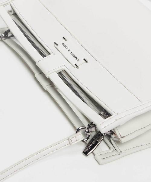 CHARLES & KEITH(チャールズ & キース)の「クラシッククラッチ / Classic Clutch(クラッチバッグ・レディース・ブラック/レッド/クリーム・S)」の8枚目の写真