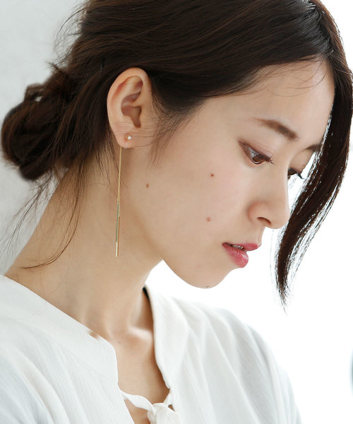 colleca la(コレカラ)の「ノンホール・ストーンとロングチェーンの樹脂イヤリング(イヤリング・レディース・シルバー/ゴールド・フリ-)」の8枚目の写真