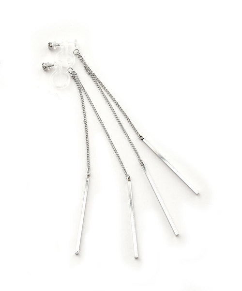 colleca la(コレカラ)の「ノンホール・ストーンとロングチェーンの樹脂イヤリング(イヤリング・レディース・シルバー/ゴールド・フリ-)」の9枚目の写真