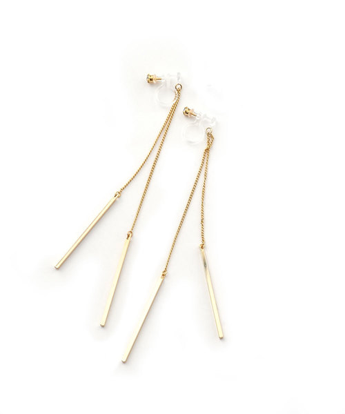 colleca la(コレカラ)の「ノンホール・ストーンとロングチェーンの樹脂イヤリング(イヤリング・レディース・シルバー/ゴールド・フリ-)」の3枚目の写真