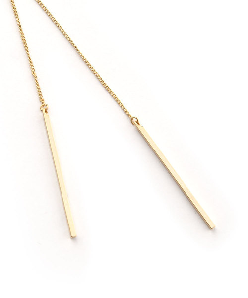 colleca la(コレカラ)の「ノンホール・ストーンとロングチェーンの樹脂イヤリング(イヤリング・レディース・シルバー/ゴールド・フリ-)」の10枚目の写真