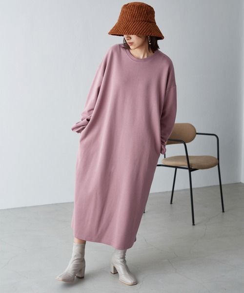 Chaco closet(チャコ クローゼット)の「ボリュームスリーブ ポケット付き 丸首 スウェットワンピース(ワンピース・レディース・スモークピンク/ネイビー/マスタード/オフホワイト/ブラック/カーキ/ベージュ/杢グレー/モカ/テラコッタ/ラベンダー/グリーン系その他/グレイッシュベージュ/オレンジ系その他/ライトグリーン/ブルーパープル/イエロー・FREE)」の12枚目の写真