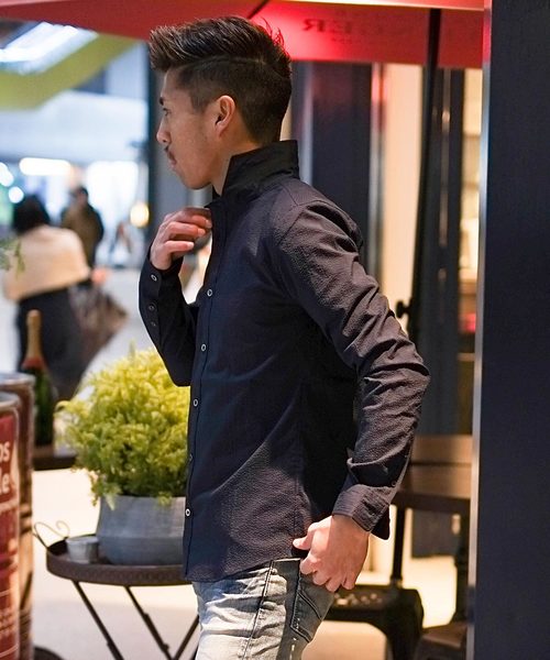 GOSTAR DE FUGA（ゴスタール ジフーガ）の「長袖シアサッカーシャツ（シャツ/ブラウス・メンズ・ホワイト×ネイビー/カーキ/ネイビー/ホワイト・M/L/XL）」の6枚目の写真