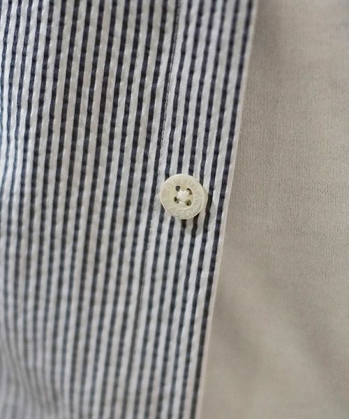 GOSTAR DE FUGA（ゴスタール ジフーガ）の「長袖シアサッカーシャツ（シャツ/ブラウス・メンズ・ホワイト×ネイビー/カーキ/ネイビー/ホワイト・M/L/XL）」の17枚目の写真