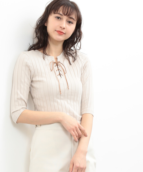 SALON adam et rope'（サロン アダム エ ロペ）の「【2WAY】ワイドテレコバックレースアッププルオーバー（Tシャツ/カットソー・レディース・チャコールグレー/オフホワイト/ベージュ・FREE）」の3枚目の写真
