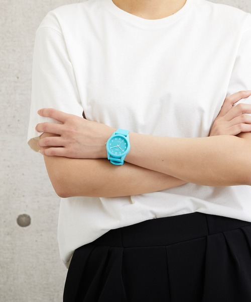 Q&Q(キューアンドキュー)の「Q&Q(アナログ腕時計・メンズ・パープル/レッド/サックスブルー/ピンク/ターコイズブルー/ホワイト×ホワイト/ダークブルー・FREE)」の3枚目の写真